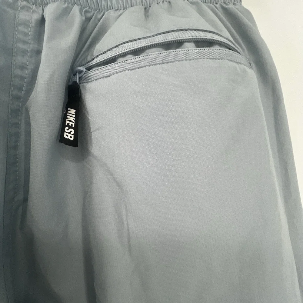 Nike SB Men's M Light Blue Skateboard Shorts Elastic Waist Mesh Lined Streetwear